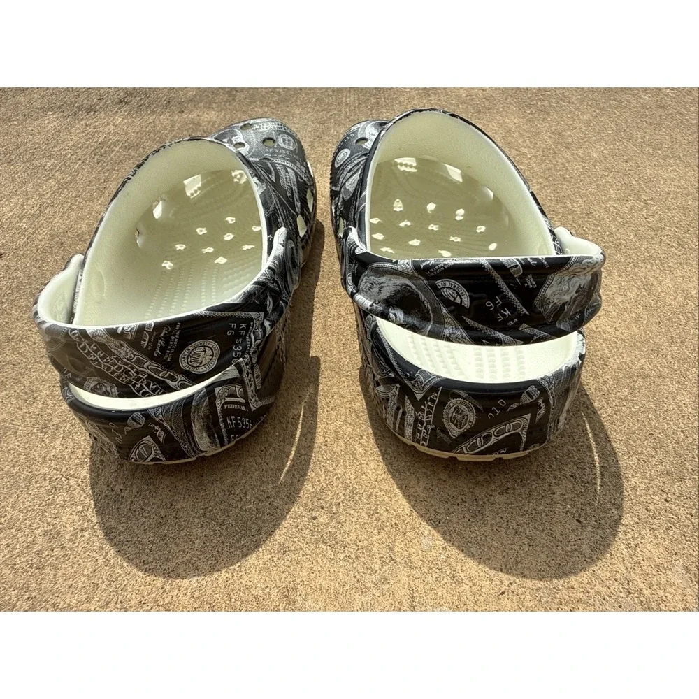 Crocs Kids Youth J2 2J Classic Glow Money Clogs‎ Size 2